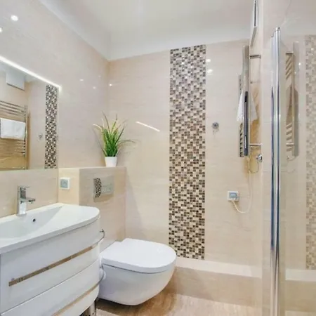 Apartment Amber One- 700 M From The Beach *
