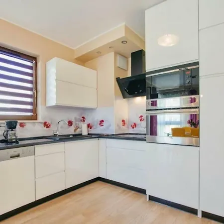 Apartment Amber One- 700 M From The Beach